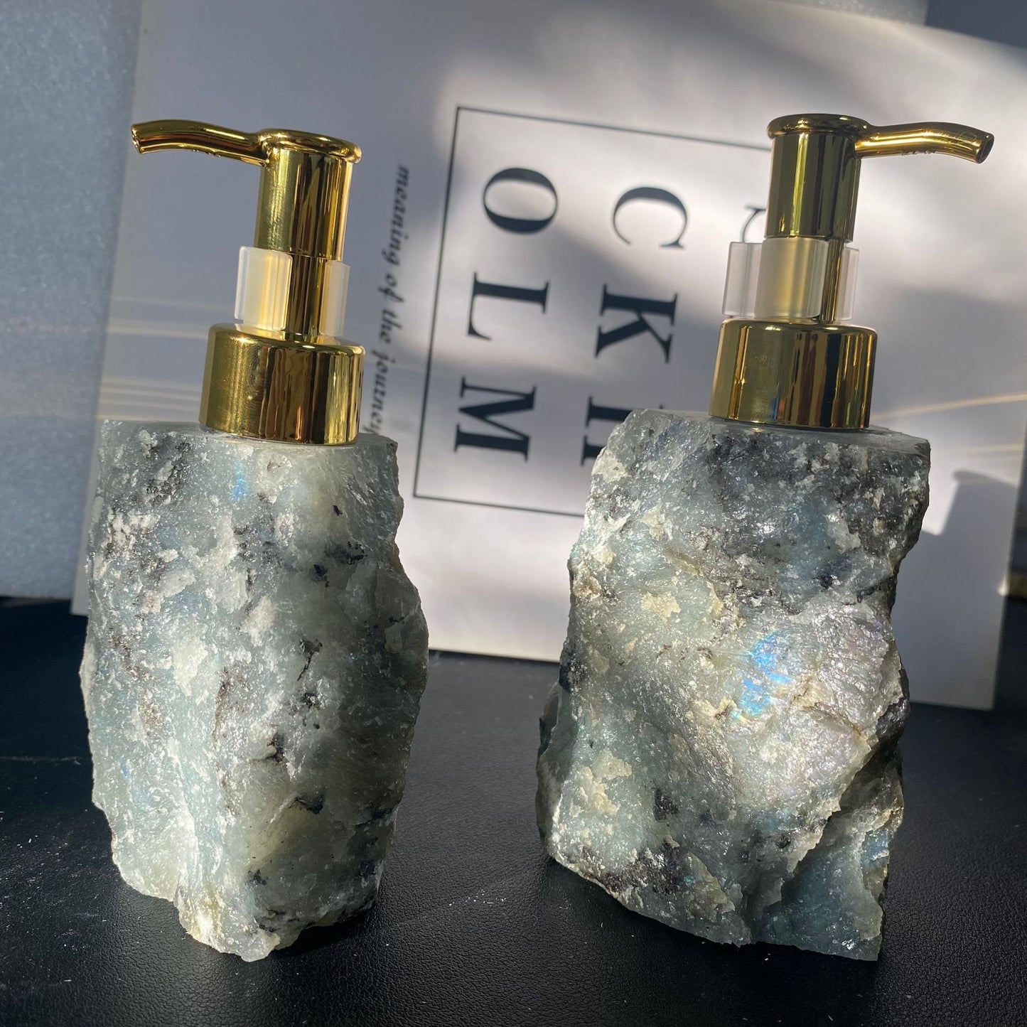 1Pcs Raw Stone Perfume Bottles Dispense Shower Gel Original Stone Crystal Press Bottle