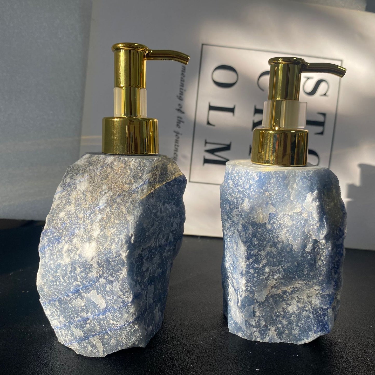 1Pcs Raw Stone Perfume Bottles Dispense Shower Gel Original Stone Crystal Press Bottle