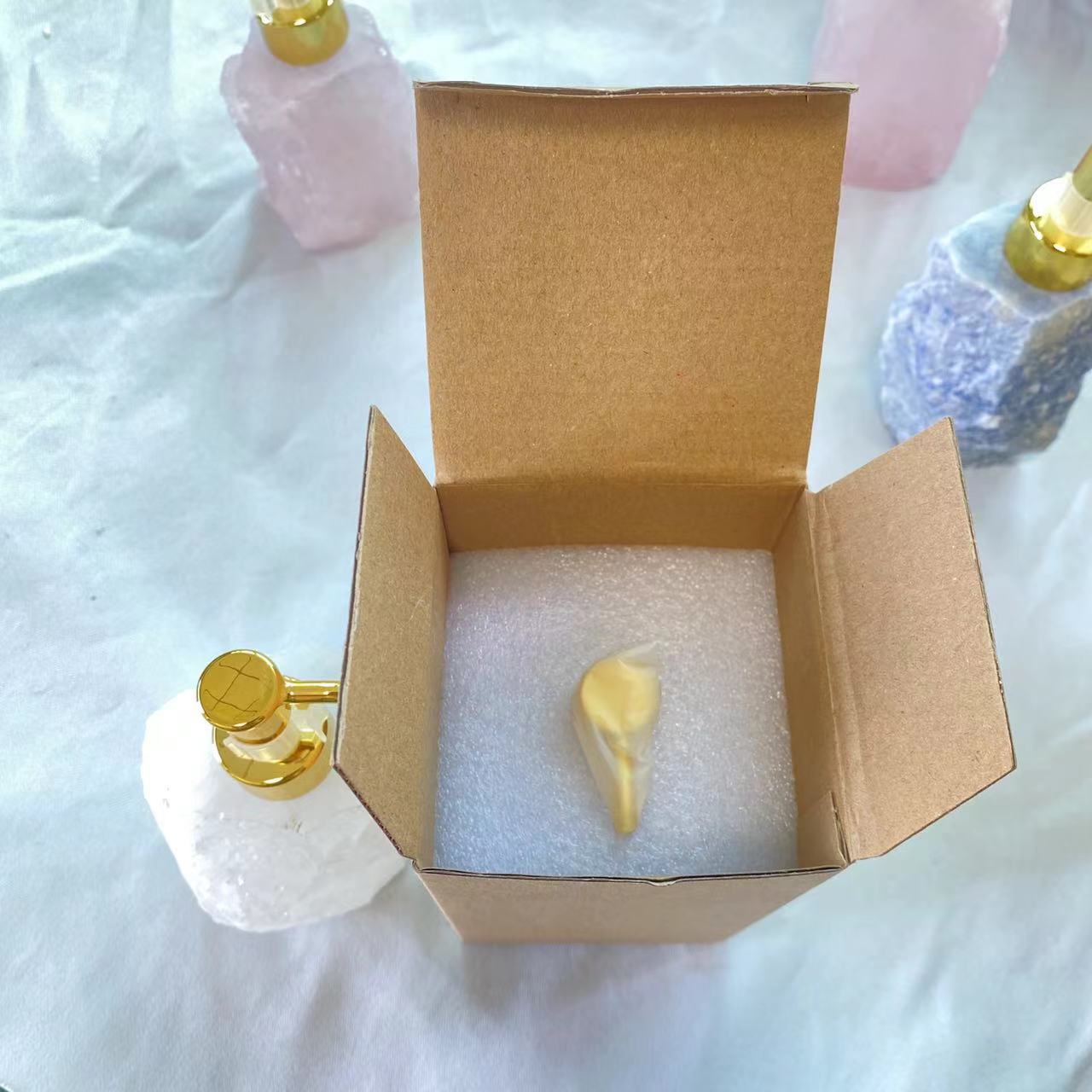 1Pcs Raw Stone Perfume Bottles Dispense Shower Gel Original Stone Crystal Press Bottle