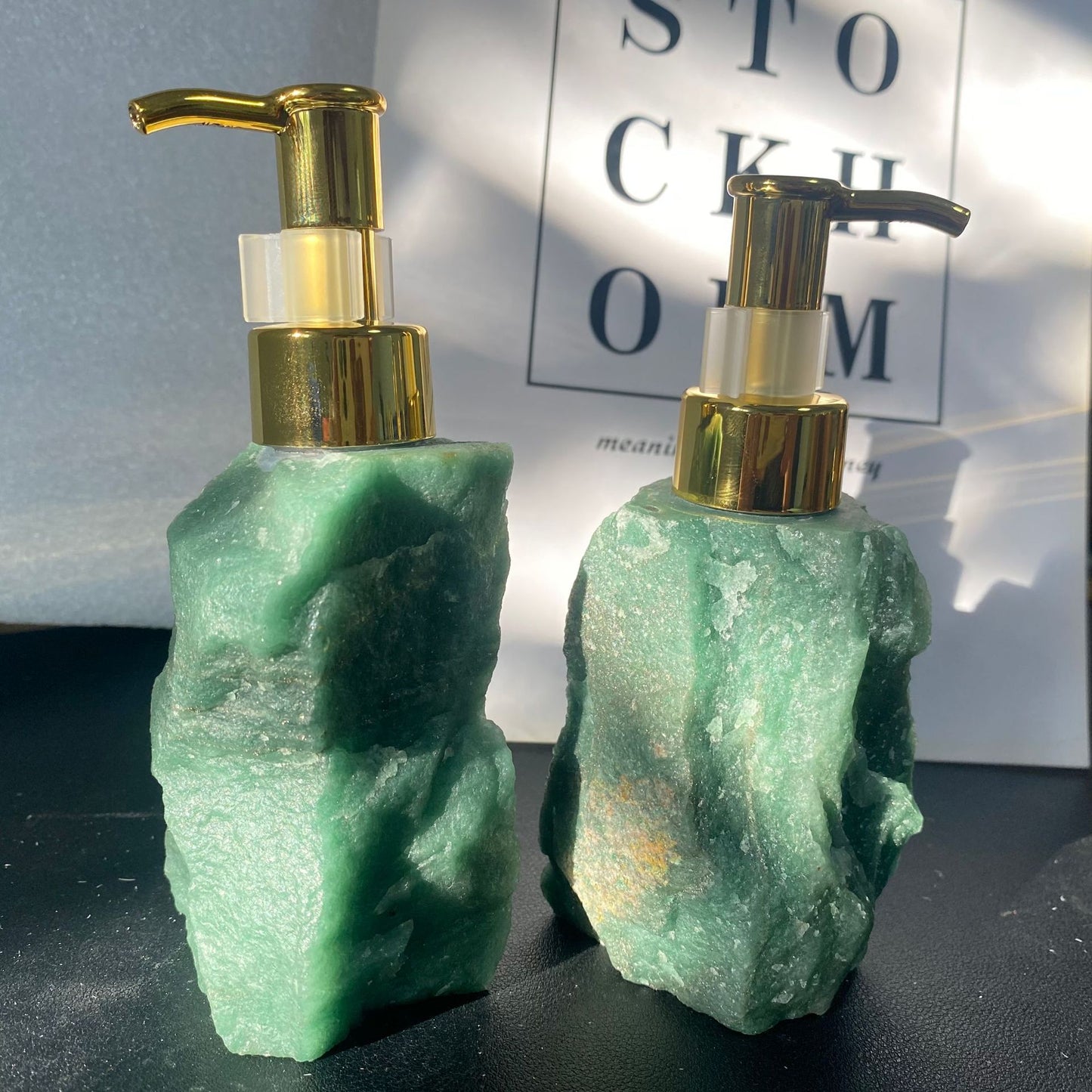 1Pcs Raw Stone Perfume Bottles Dispense Shower Gel Original Stone Crystal Press Bottle