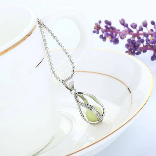 109052b229ec3c85e6de02fb563e0f71 Mermaid's Teardrop Glowing Necklace